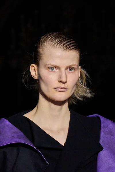 Look 80